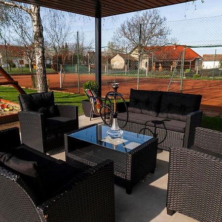 Tennis Guesthouse Ordacsehi Buitenkant foto