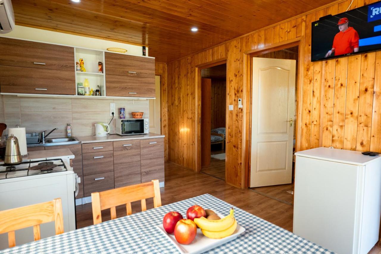 Tennis Guesthouse Ordacsehi Buitenkant foto