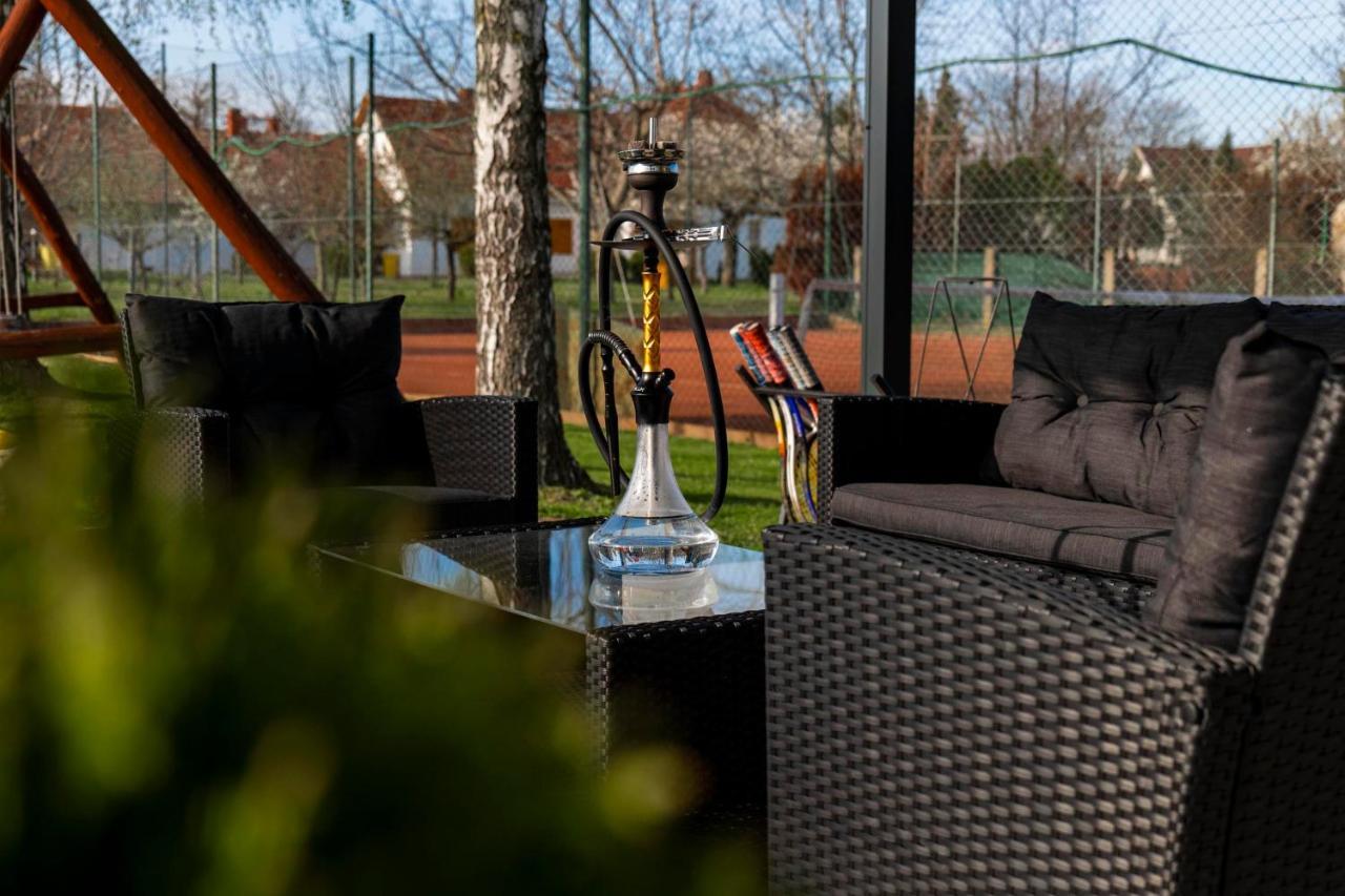Tennis Guesthouse Ordacsehi Buitenkant foto